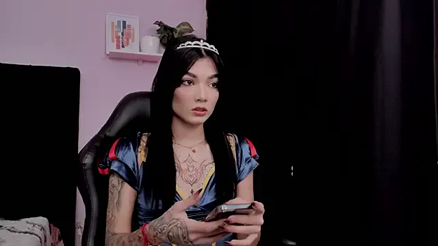 emmabridgerton — show tits