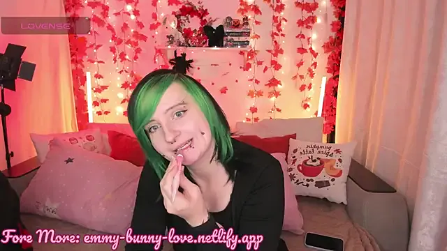 EmmyBunny on StripChat 