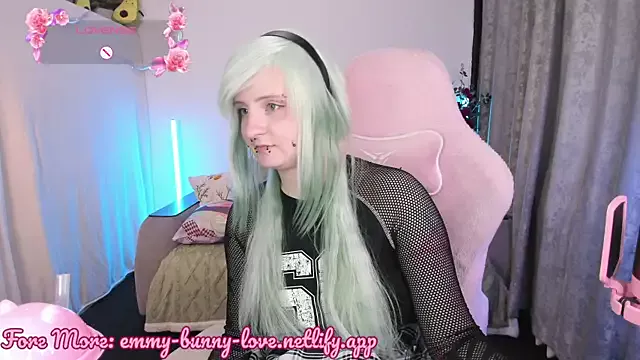 EmmyBunny on StripChat 