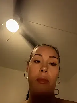 Gardenxxrose — Ride dildo 5 min 