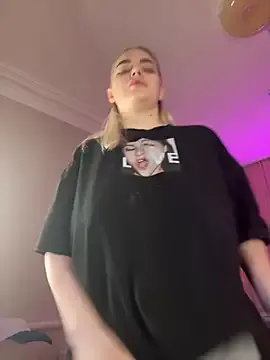 Freechat HugeBoobsAlice on StripChat