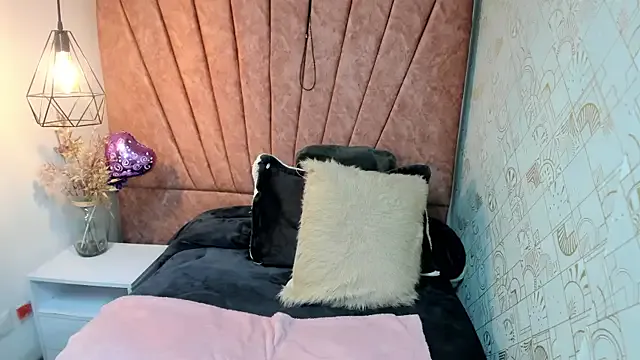 Issa_Milf__ on StripChat 