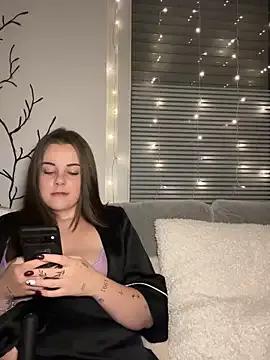 ItsLxsa — Freechat on StripChat