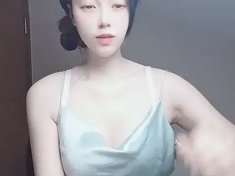 JuliaNoir on StripChat