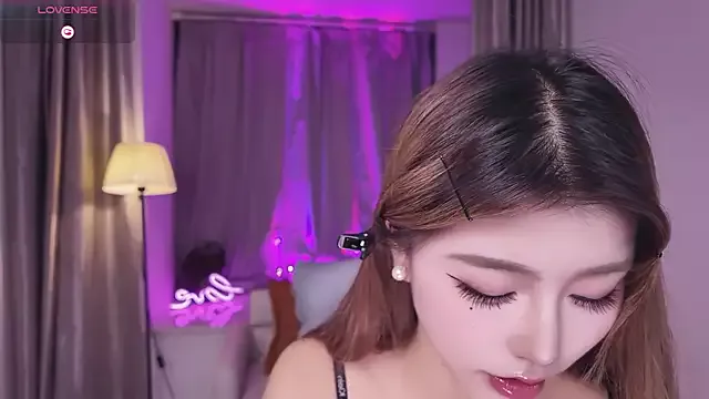 Kiki--2025 on StripChat