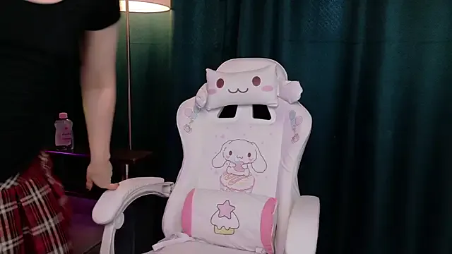 KikiMoor on StripChat 