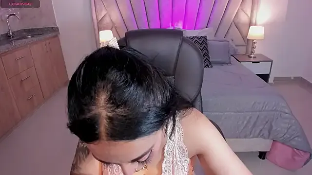 Freechat kim_thompson_1 on StripChat