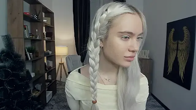 KristalCrowner — touch my lips close