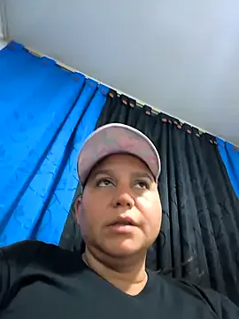 LauraReeves — Saliva show on my tits 