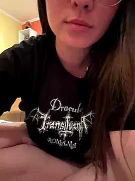 Freechat liloush__ on StripChat