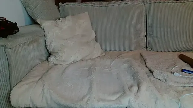 Freechat liloush__ on StripChat