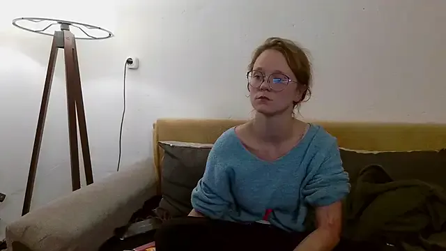 Freechat little-leni on StripChat