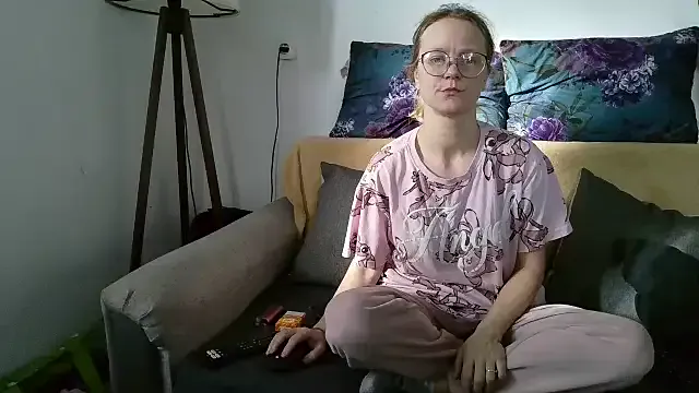 Freechat little-leni on StripChat