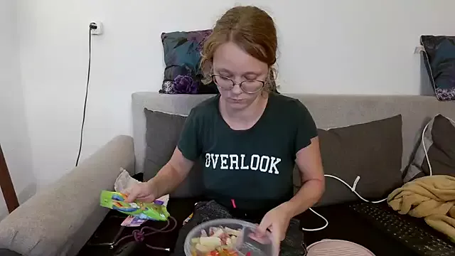 Freechat little-leni on StripChat