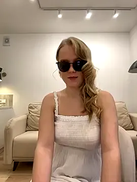 Little_Forest_ELF on StripChat 