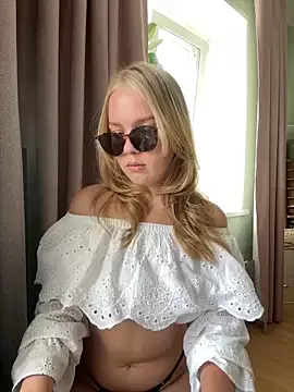 Little_Forest_ELF on StripChat 