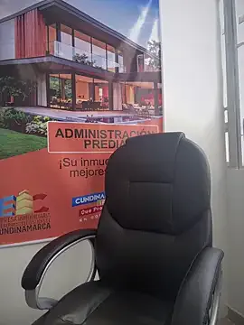 LIZ-06_ — My coworker oils my breasts