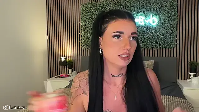 LizaRoxx on StripChat