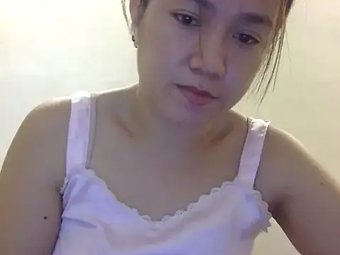 Freechat Lovelyclaya on StripChat