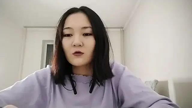 Lyndasilk — Take off your t-shirt  <3