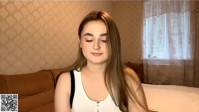 StripChat MandyBryson is Freechat MandyBryson — lick lips close to cam