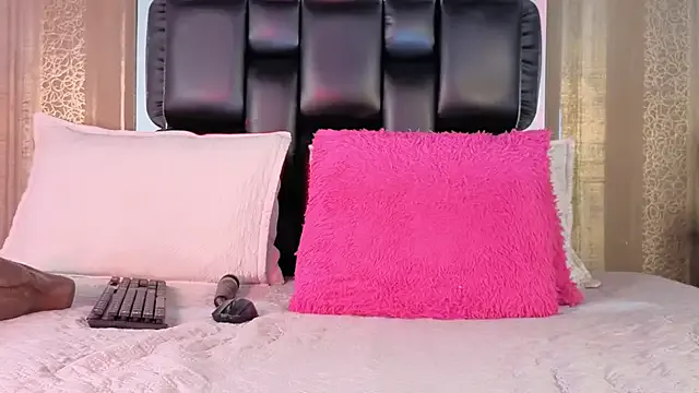 Freechat MishaKinki on StripChat