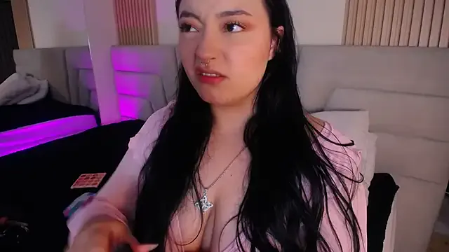 Miss_Loise — Nipple clamps and bounce boobs