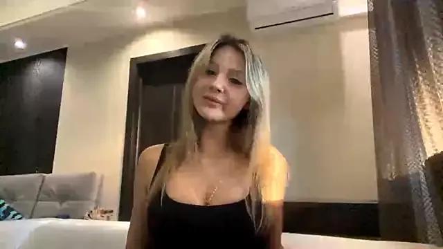 MollyOpenDoors on StripChat 