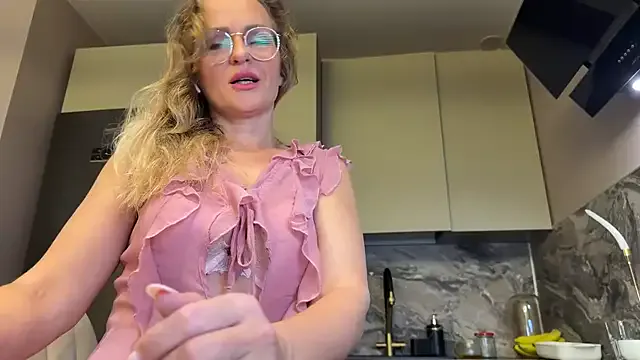 mommy_nadin on StripChat 