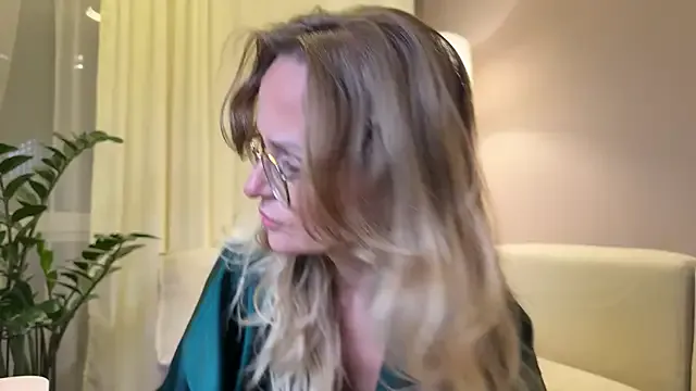 mommy_nadin on StripChat 