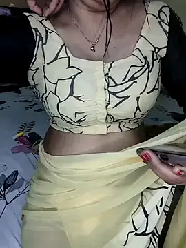 PRIYA_22 on StripChat