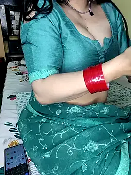 PRIYA_22 on StripChat