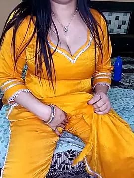 PRIYA_22 on StripChat