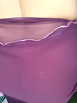 PRIYA_22 on StripChat