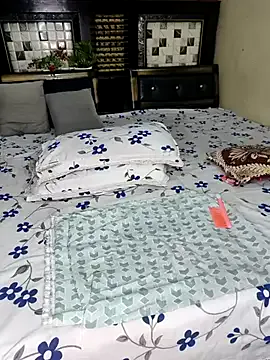 PRIYA_22 on StripChat