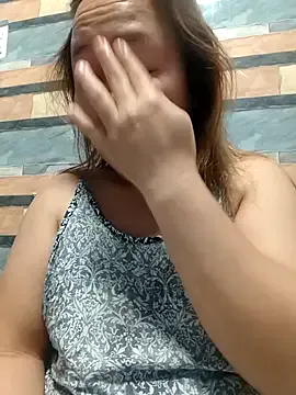 Freechat squirtshantal on StripChat