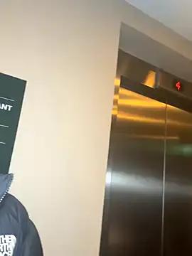 Strongqueen — Flash boobs in public pub toilet